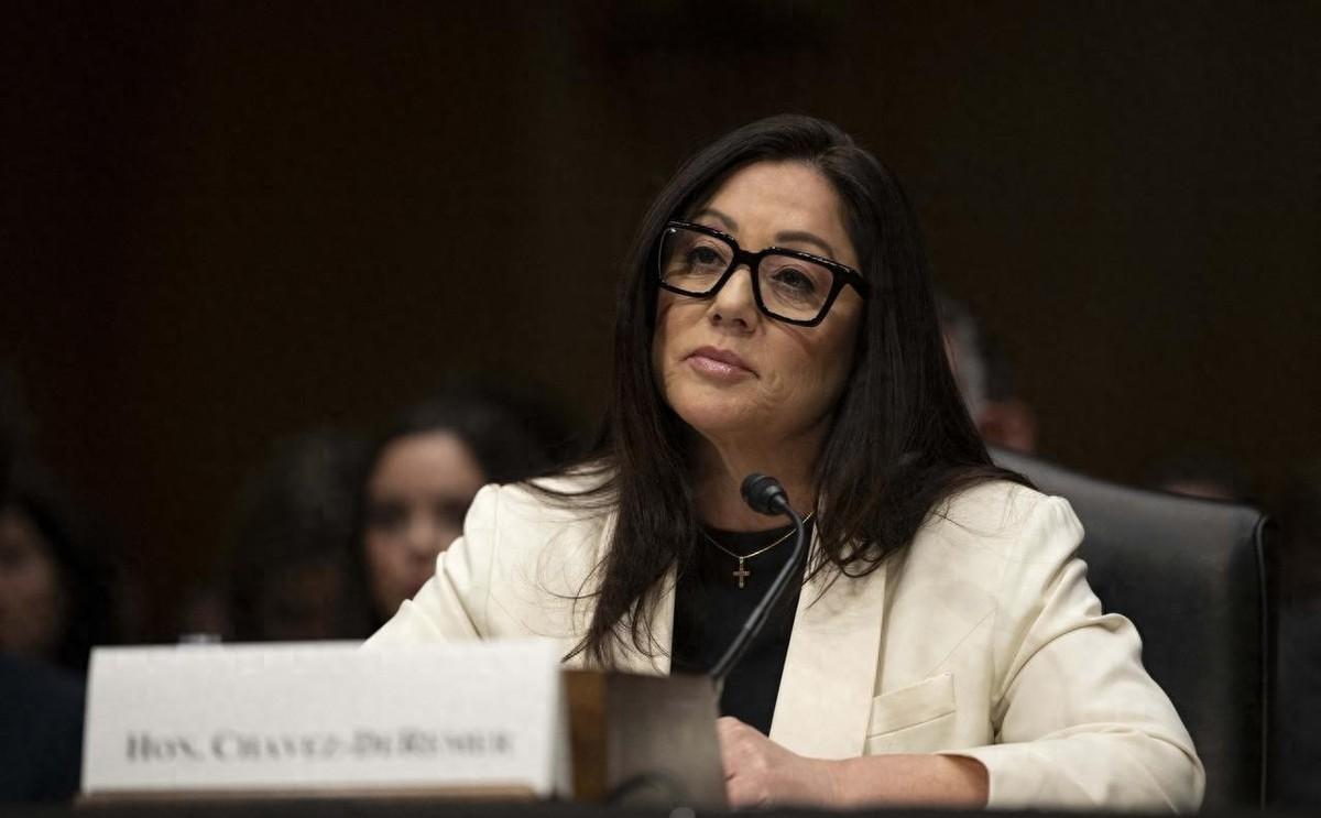 谁能想到，这号称全球权力中心的华盛顿，如今竟然演变成了一出荒诞的“家庭伦理剧”。