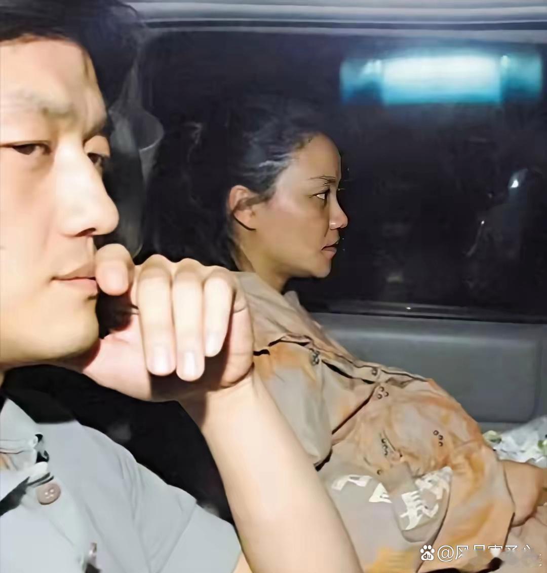 早年王菲与李亚鹏婚后怀孕时的照片，这状态也太真实了​