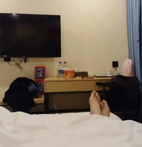 广西，66岁男子与情人在酒店发生关系，情人睡醒一觉后，发现男子没了呼噜声，判断男