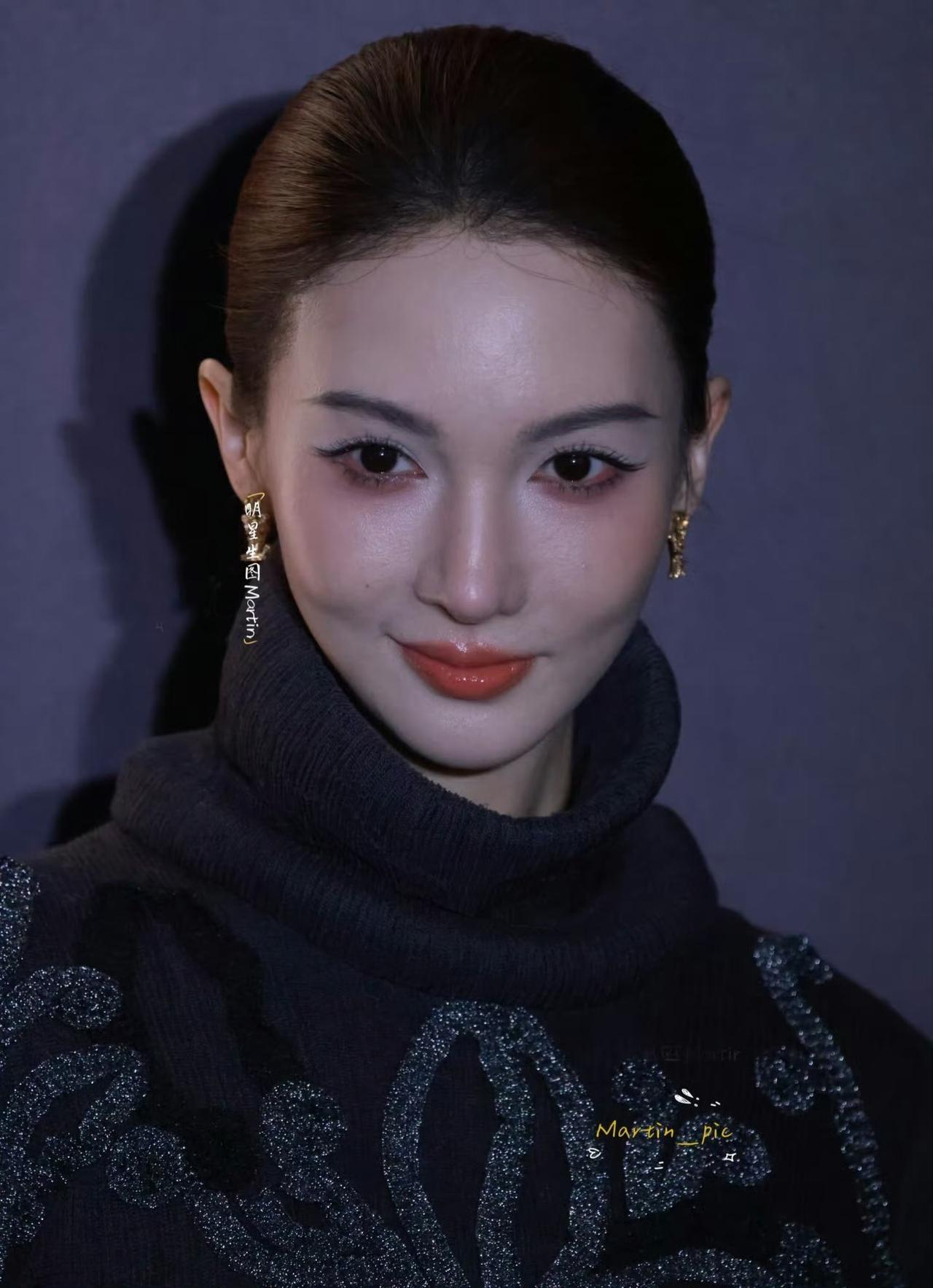 金晨的脸又变了，终究变成了大家都不认识的样子。