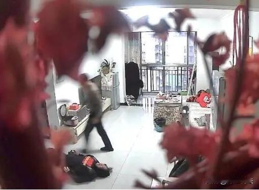 辽宁，商女士结婚十年，一直遭遇丈夫的家暴，嘴巴、眼睛、浑身全是被打的伤痕。哪怕是