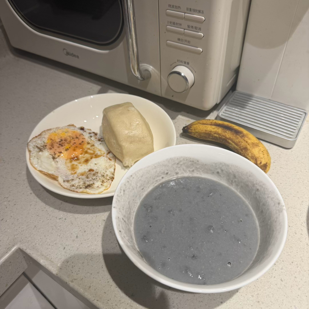 煎蛋老面馒头黑芝麻糊香蕉​​​