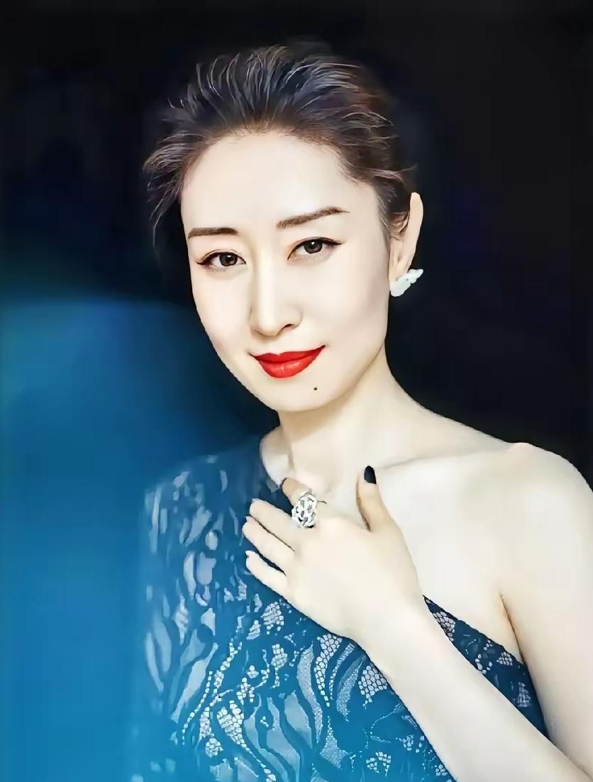 刘敏涛活出了今天的精彩，要好好感谢她的前夫常乐！刘敏涛由父母介绍认