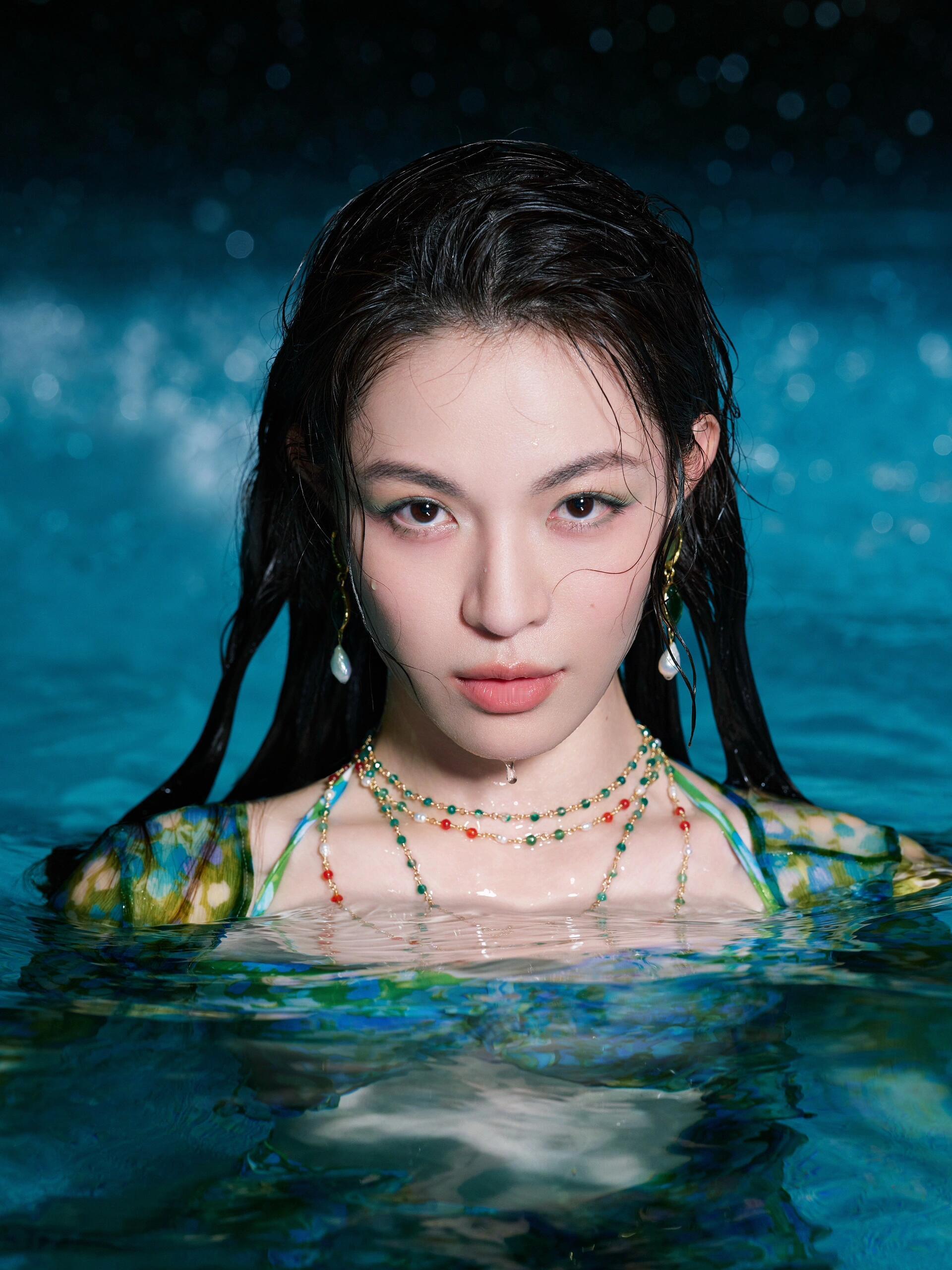 “欢迎坠入这场心甘情愿的沉溺”钟楚曦​​​