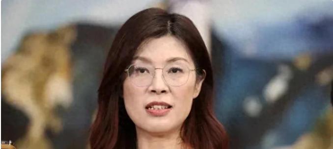 角逐再添变数，郑丽文忙改口，郝龙斌这回尴尬了，蓝营黑马或出现蓝营改选正进入倒计