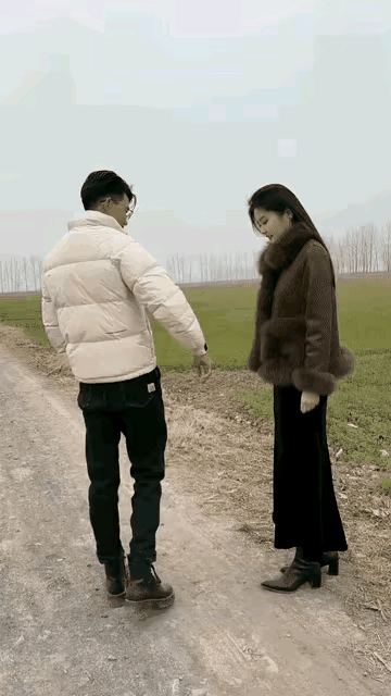 女朋友表现不好，哥们秒变爷们！