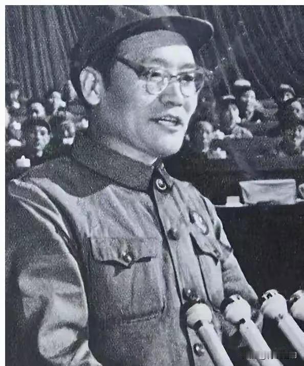 1980年，57岁的纪登奎主动辞去副总理职务。一同辞职的还有汪东兴、吴德、陈锡联