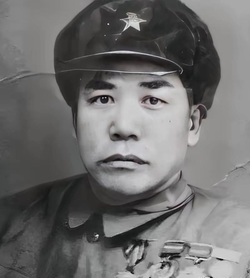 一次白刃战中，一名身高1米92，体重200斤的中国战士，突然大喊着杀入日军。平均