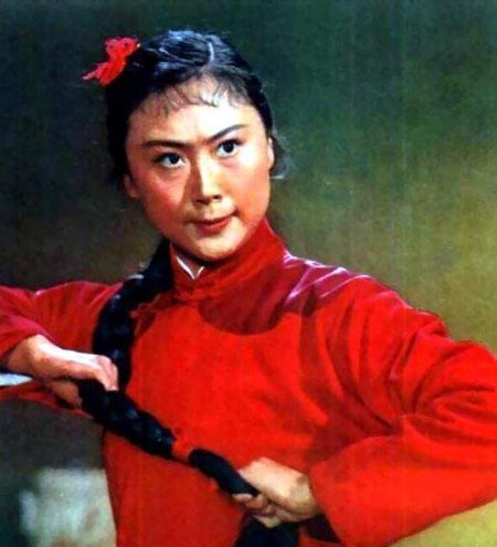 巴金对样板戏很不以为然，他说：演来演去，八部样板戏的剧情只有两种，革命低潮时顽强