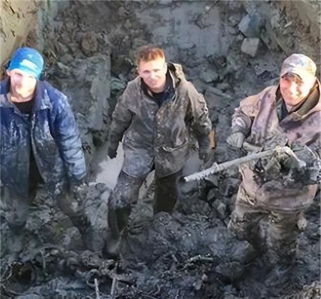 1988年，驻俄大使官邸，几名工人挖沟渠，谁知泥土突然惊现几块白色骨头，越挖白色