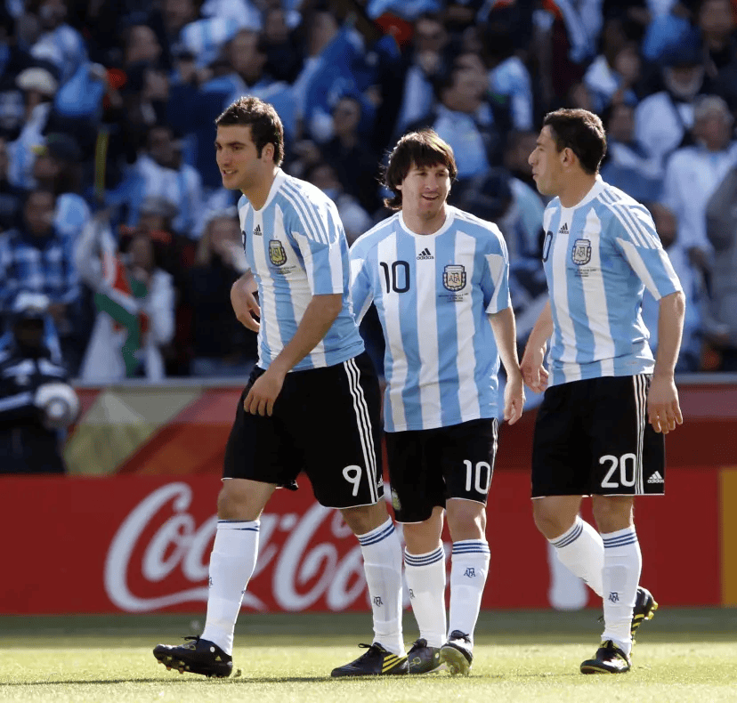 马克西: 梅西就是足球史上的里程碑, 他所做的一切是疯狂的