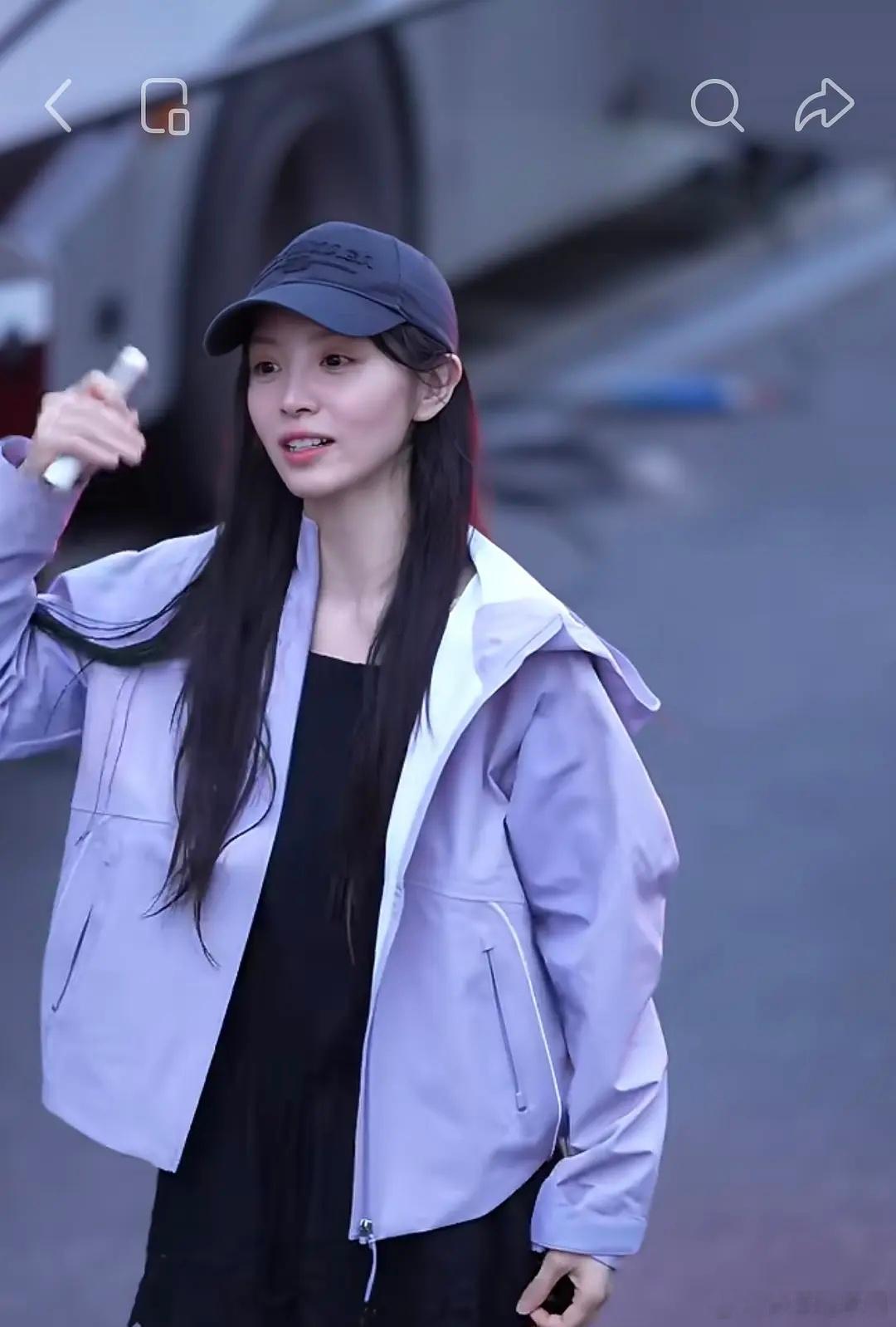 前两张图都好几个月前了现在其实也没那么瘦了​​​