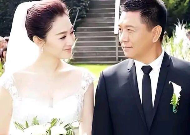 2014年，徐佳宁李小冉各自结束旧恋情，半年时间领证结婚。婚礼上，徐佳宁曝金句：
