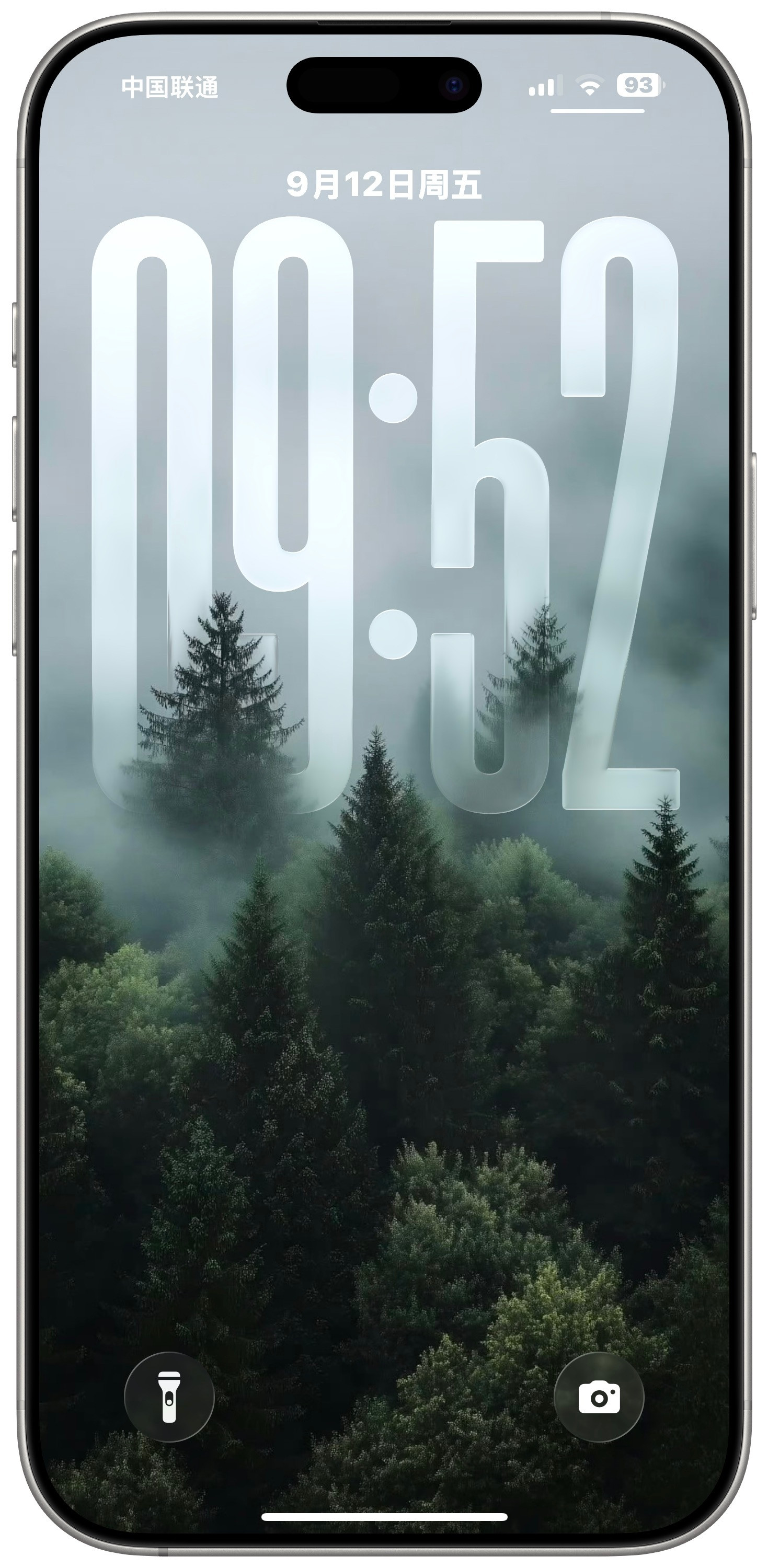 突然发现，iOS26的液态玻璃真是个神奇的设计刚发布时，很多人嫌它花