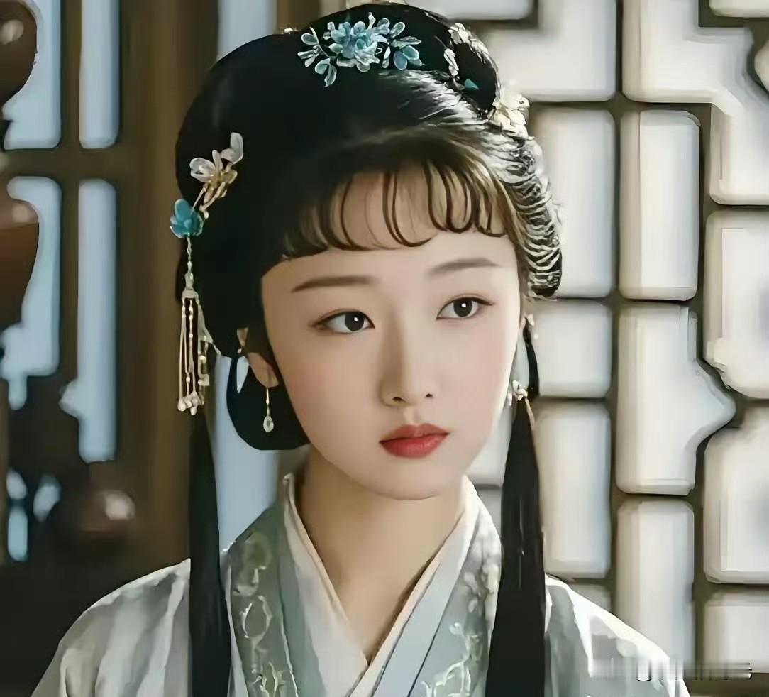 网传郑晓龙要二搭流潋紫翻拍《红楼梦》，他本人还未回应，热心的网友已经开始物色黛玉