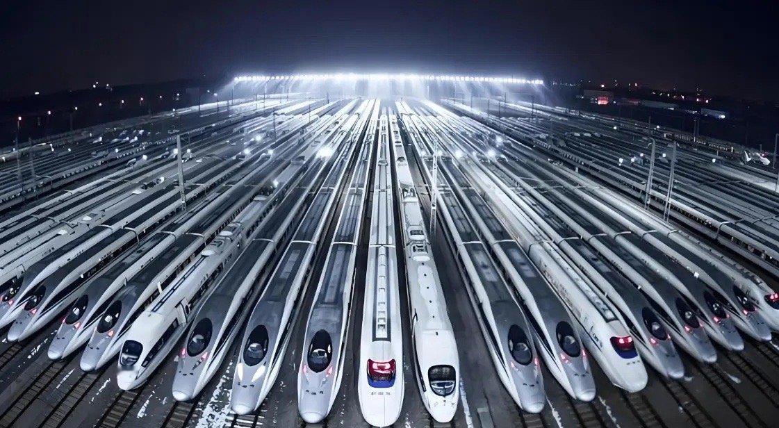 印度高铁里程：50.3公里。英国高铁里程：395公里。美国高铁里程：735公里。