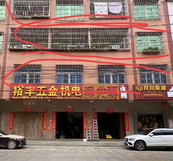 汕头大火事件接下来，现在最难受的就是当地民众了，因为摆在他们面前的就一个大难