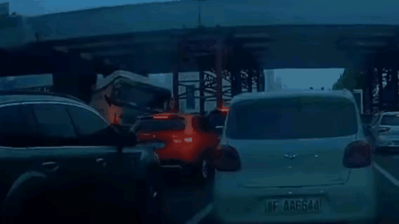 本能犹豫生死瞬间：烟台车祸给司机的血泪警示今天刷到烟台车祸视频，心...