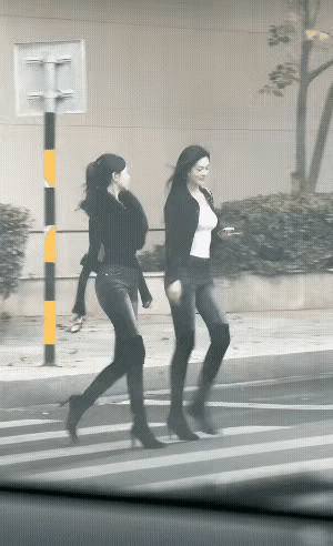 偶遇大长腿小姐姐这颜值这身材比明星强多了[赞]