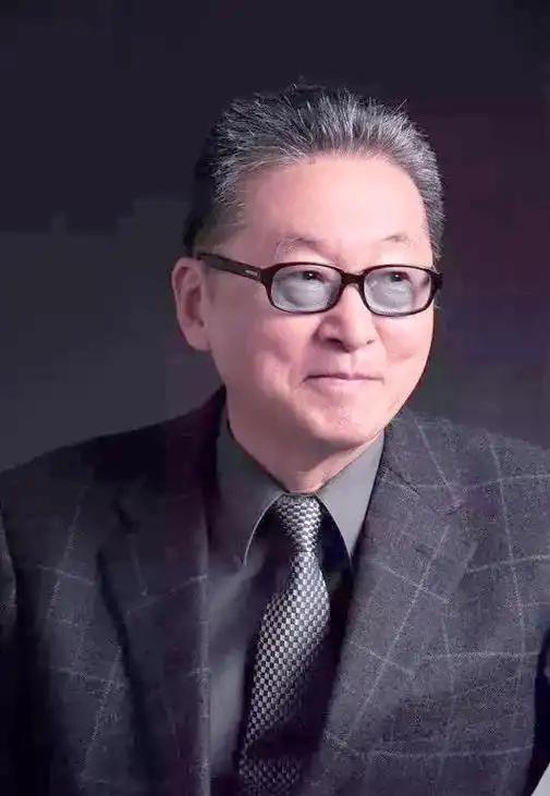 李敖曾经说：“人性是经不起考验的，我在坐牢的时候，把房子转到了我妈名下，让妈妈帮