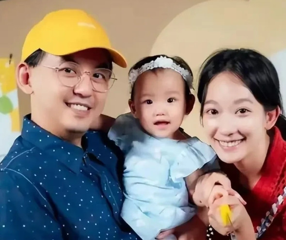 小S前男友黄子佼今日被台媒爆出目前正在办理离婚手续。前几天吴宗宪还在直播间大骂黄