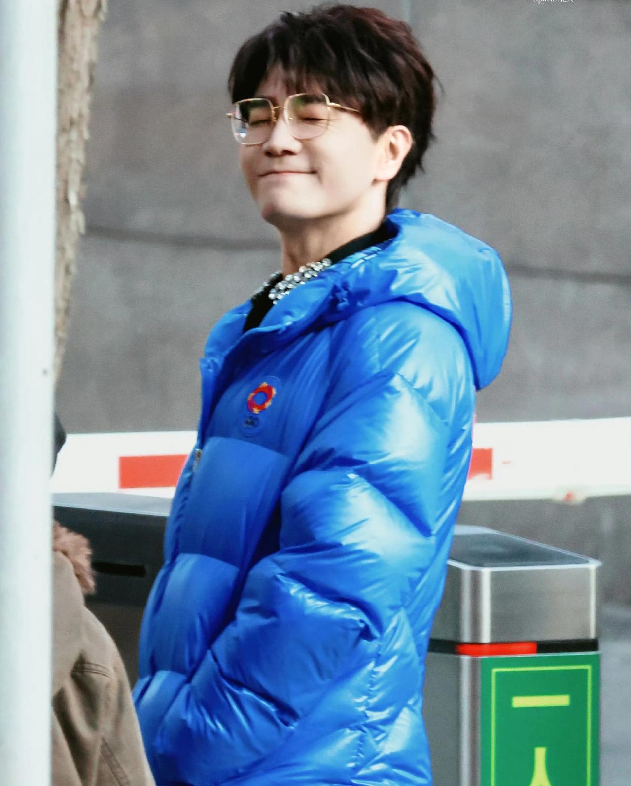 央视春晚彩排王铮亮再次现身，再就业男团今年唯一一个再登春晚的，百万伴奏师还是牛啊