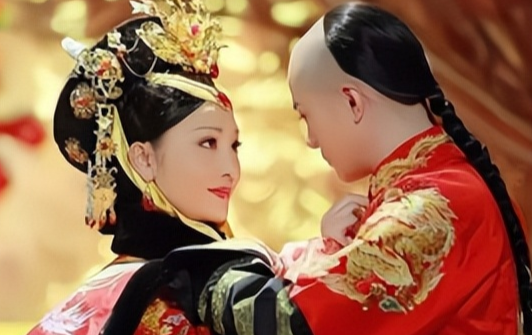 1710年，雍正随康熙围猎，因喝了公鹿血燥热难耐，随从找来李姓宫女供他泄火，事后