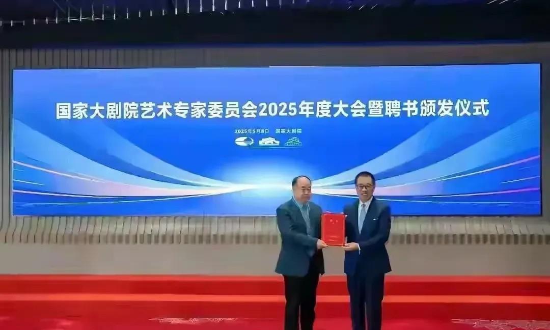 司马南呢？莫言又风光了！我想起了一句诗：尔曹身与名俱裂，不废江河万古流。司