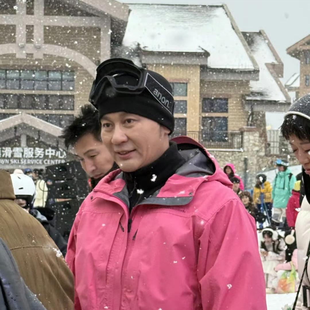 不出意外，意外果然还是发生了，谁都想不到，46岁独居20年的李晨被人说有