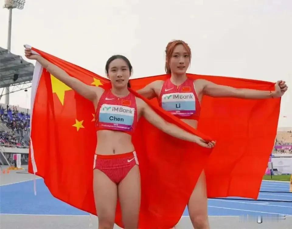 韩国龟尾赛场见证中国田径新生代的强势崛起。16岁宁波小将陈妤颉以22秒97的个人