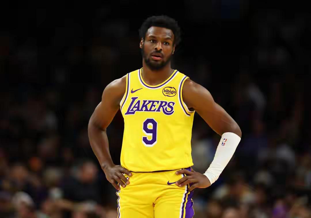 布朗尼单挑文班亚马，结果湖人输了28分，马刺下死手啊……！湖人108-136