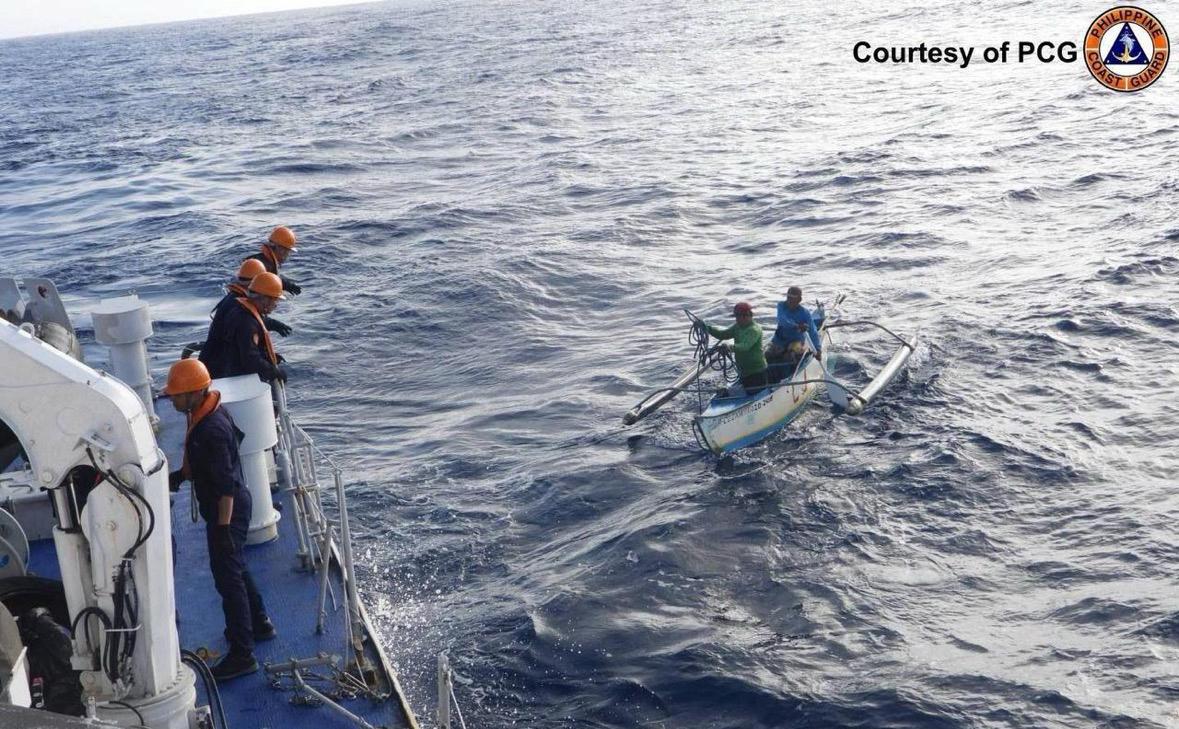 菲律宾再次在黄岩岛附近海域挑衅——1月12号，菲律宾海岸警卫队派出所谓的渔民前往