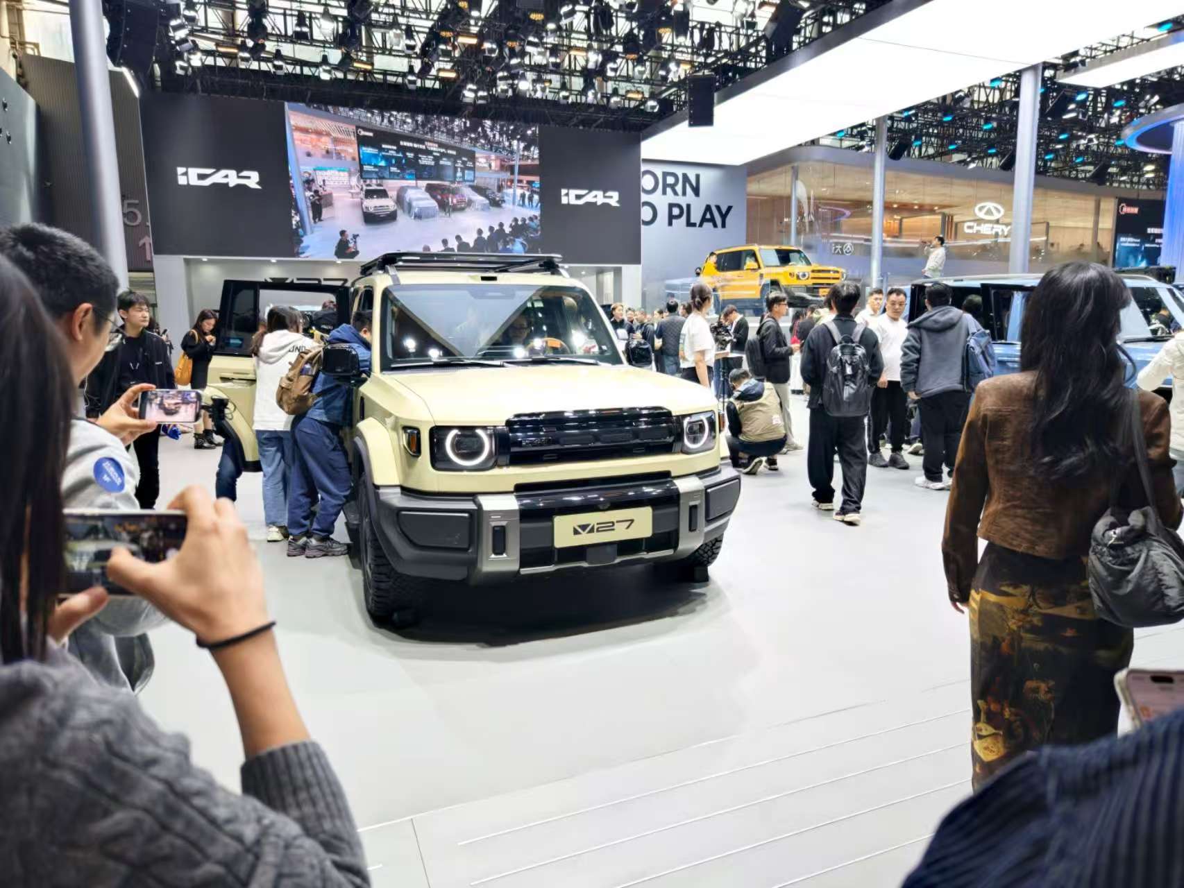 前几天我去静态体验了一下iCARV27，说真的我蛮喜欢这种未来经典设计的感觉，