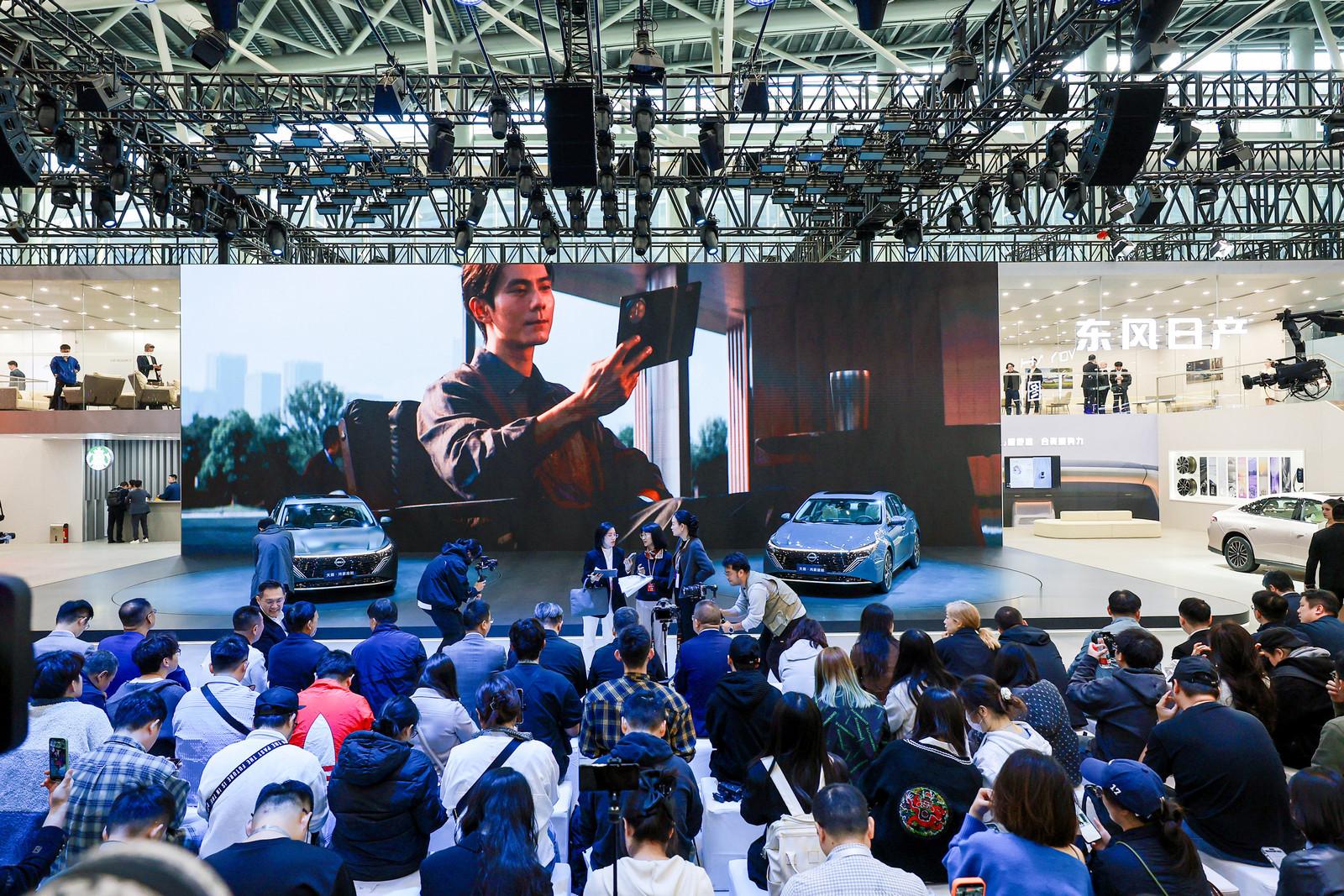 12.99万起卖的天籁·鸿蒙座舱，真的卖爆了！广州车展刚上市，它完全是燃油车里的