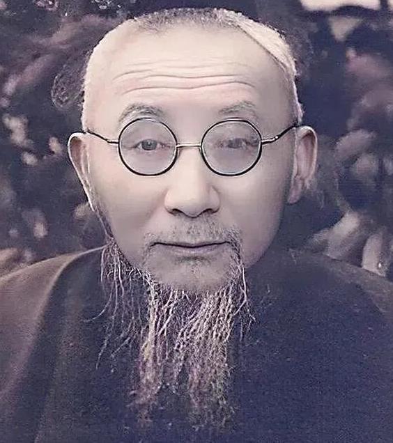 1938年，大汉奸陶锡三在家里宴请日军。突然，她听到女儿哭喊着：“救命啊，救命啊