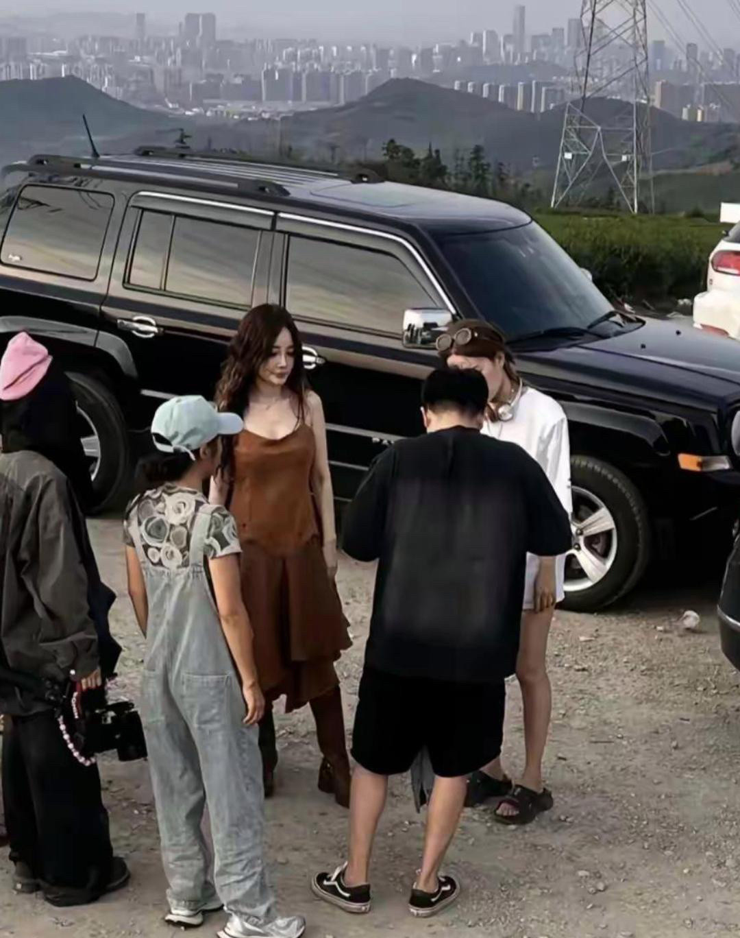 李小璐被偶遇生图，原来又矮又显老