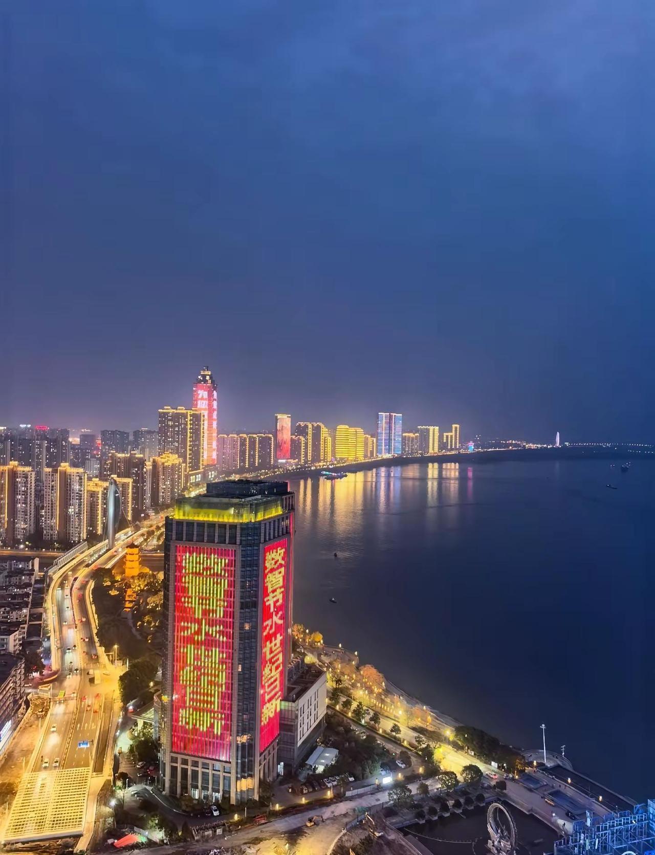 一定要曼哈顿？芜湖滨江不行吗