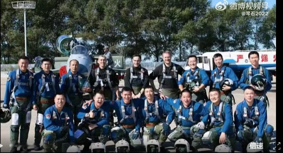 这些图都是外国人自己发的。不泄密哈从好多年前，这些白人教员就在中国飞上了歼教9