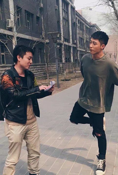 十年前的黄景瑜，瘦瘦高高的一个人，挺帅的！​​​