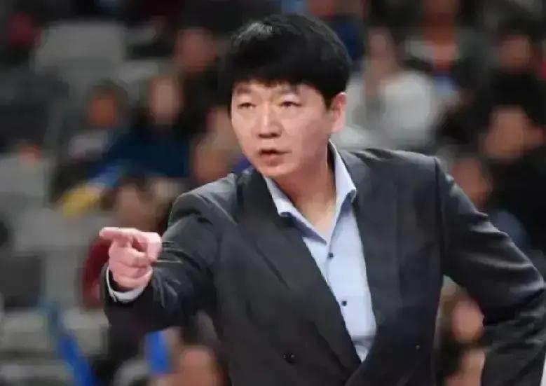 12月13日这一战，我看山东高速有点悬。去年常规赛那是何等风光，结果季后赛