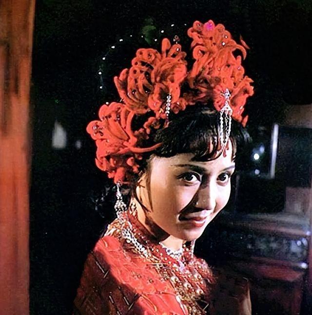 1983年，《西游记》拍到“猪八戒背媳妇”那场戏时，扮演“高小姐”的魏慧丽，向杨