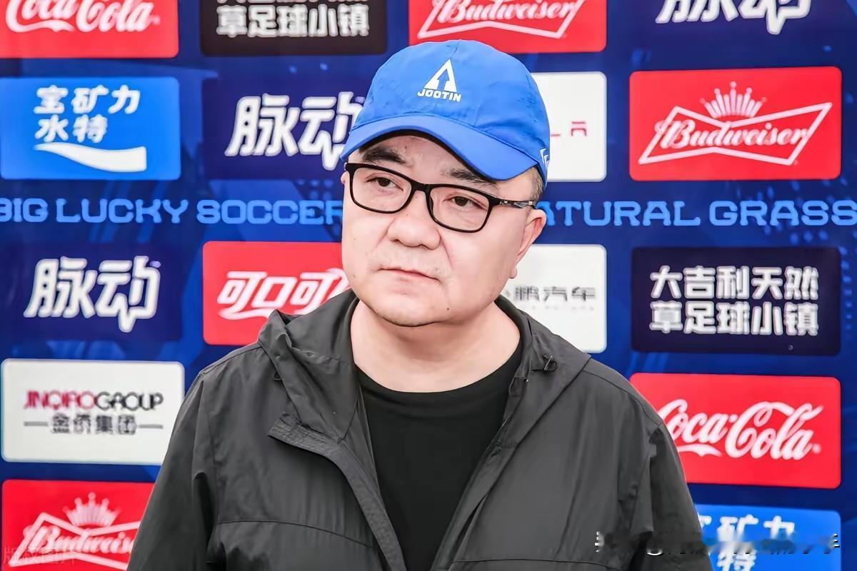 我好奇去查了一下董路的家庭，不查不知道，一查吓一跳，原来，他出身是高知家庭，父亲