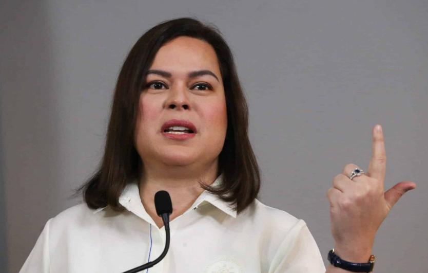 莎拉手里，攥着两本账！一本记人心，一本记票数。最近这段日子，第一本账，她越赢