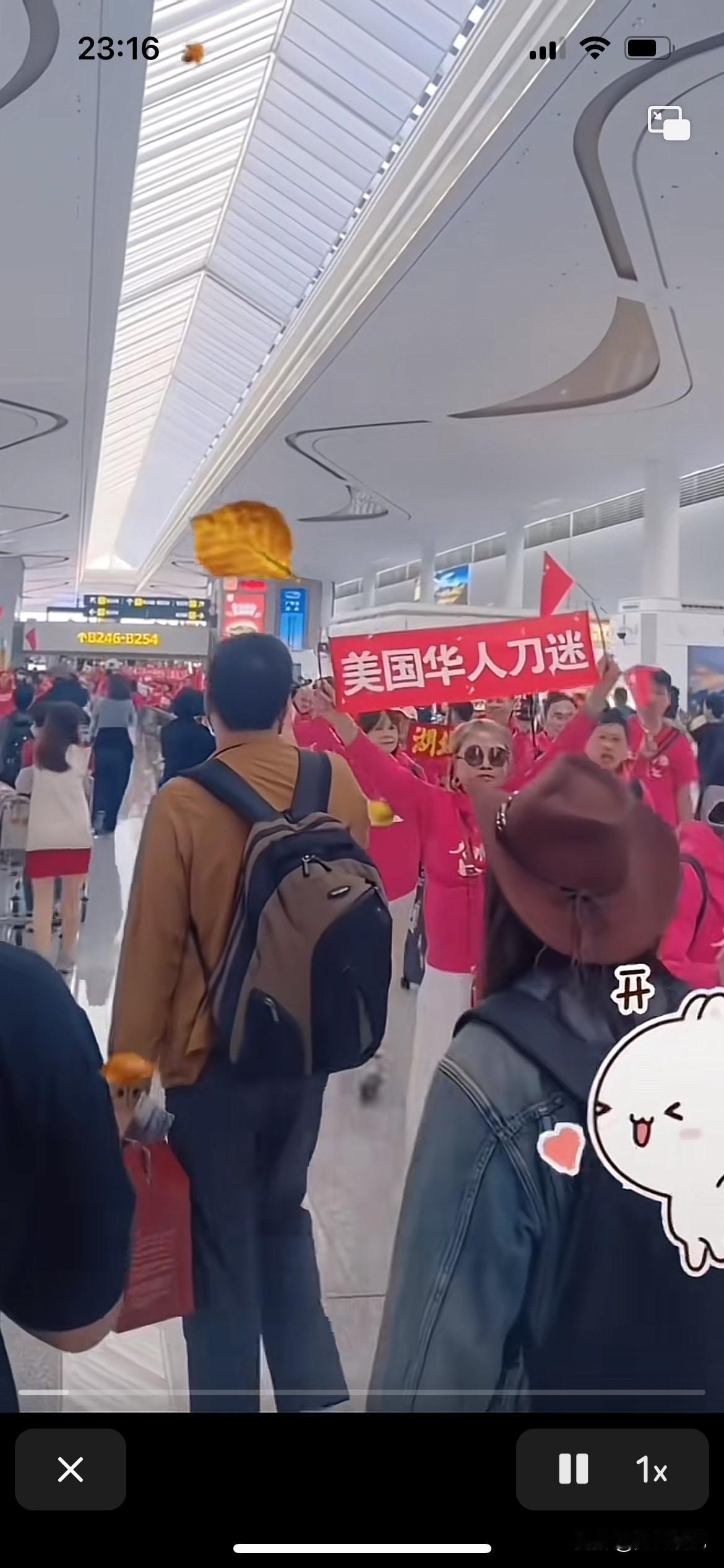 刀郎真的有那么厉害吗?他的歌声有那么大的吸引力吗?现在到处都有一大批粉丝,不仅国