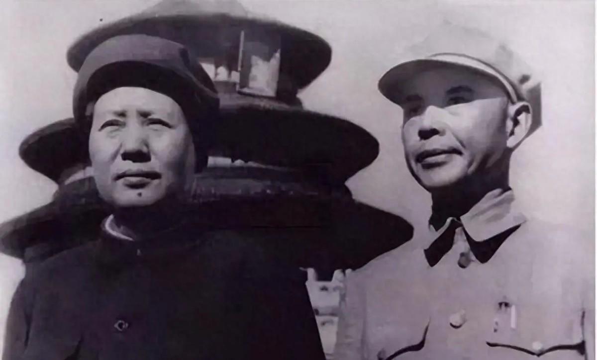 建国初起义的重要将领因故被降职，1955年授衔时主席亲自特批为他加出一个上将名额