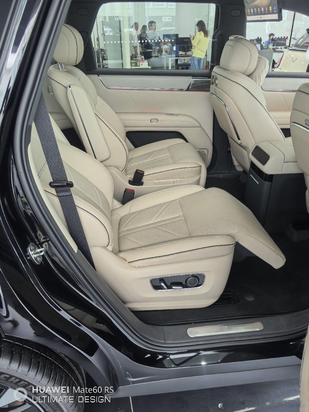 考虑很久的六座大型SUV，一直都在关注华境S，今天正好经过他们门店，进去试驾了一下，感受了一下他的智