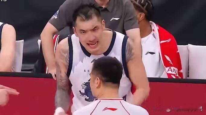 陶汉林——捍卫篮下主权的山东汉子！要说昨晚山东能赢广厦，不得不夸夸这位已经34