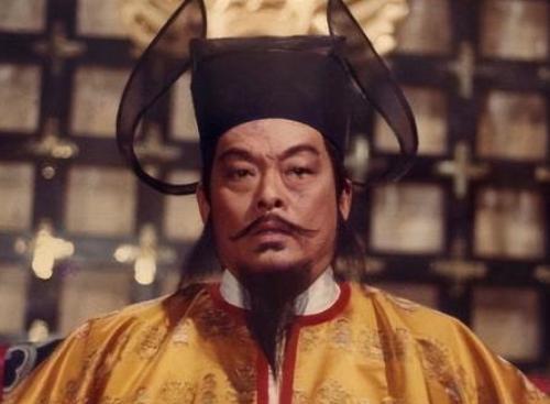 公元950年，大将军郭威发动兵变，闯入太后李三娘寝宫，李太后赶忙说道：“皇位尽可
