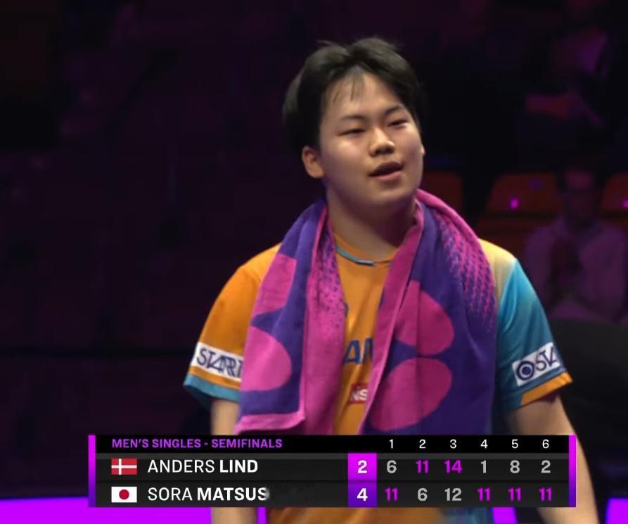 松岛辉空捡了个决赛名额，第三局的时候，林德3:0领先突然请求了医疗暂停，