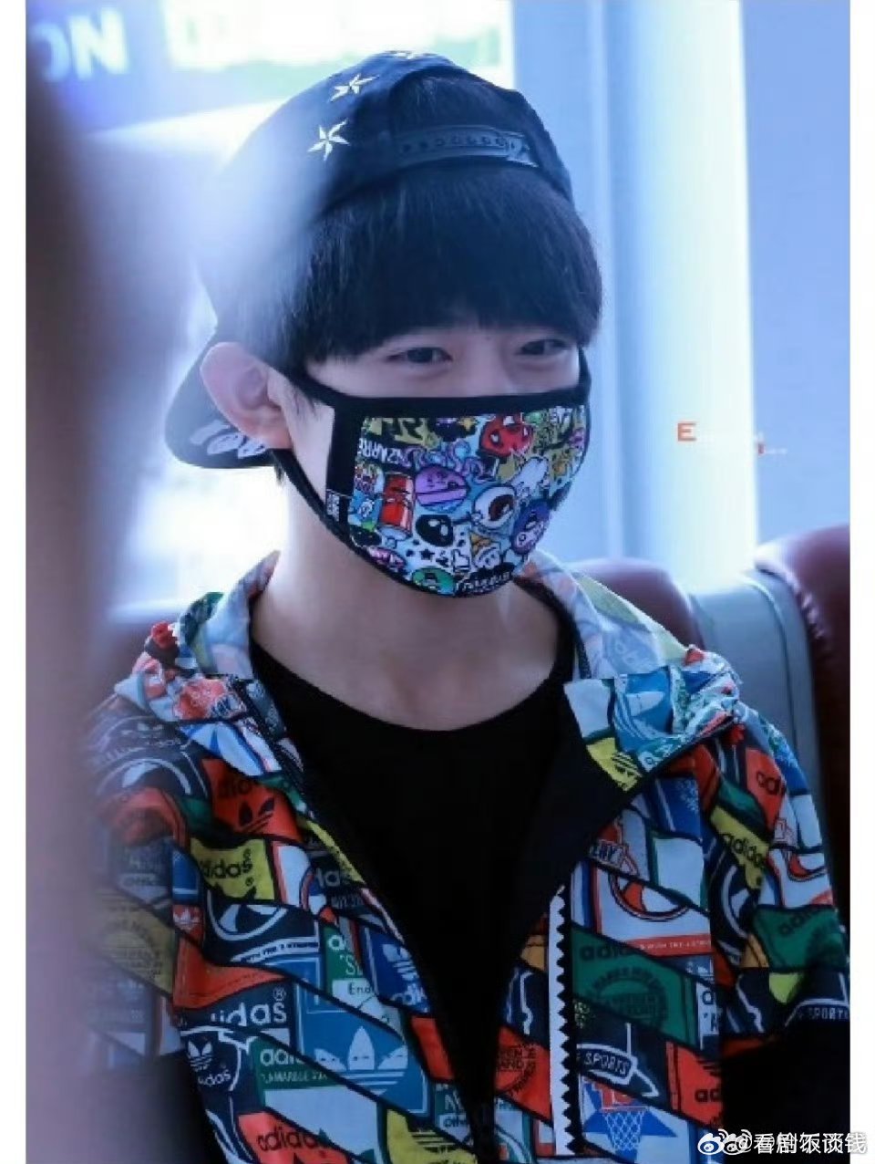 kimi戴口罩好像易烊千玺原来不止我一个人这样觉得kimi的眉眼特别像早期的四